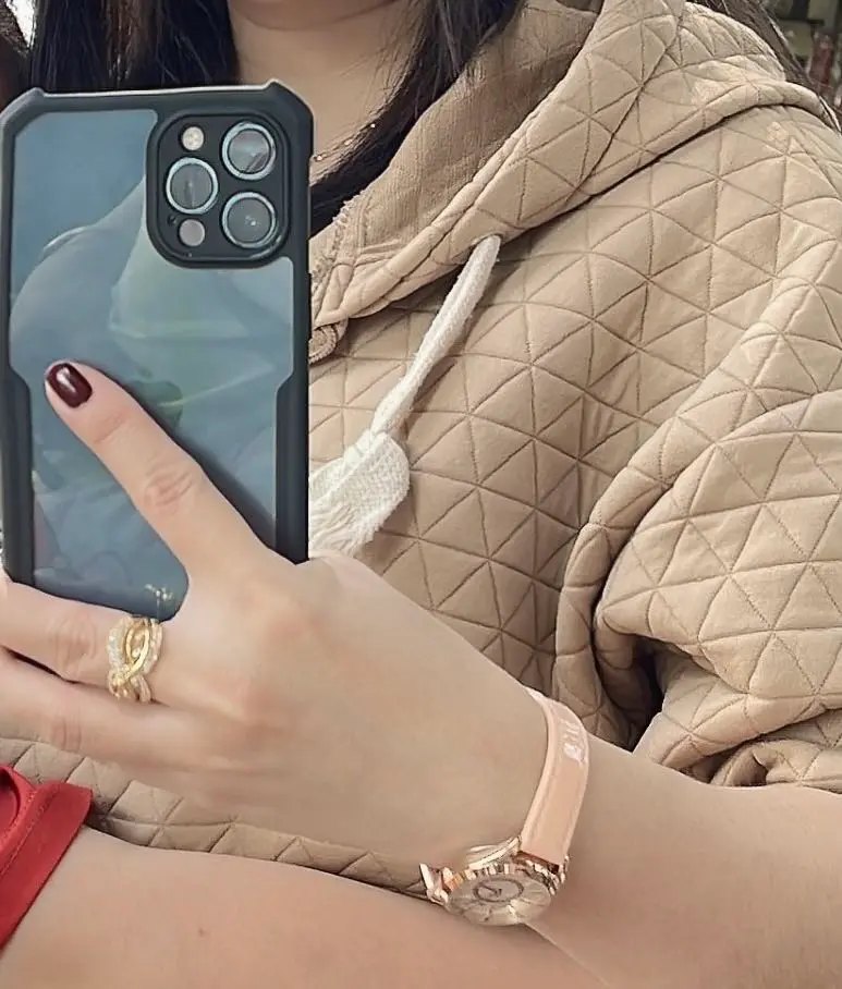 Khách hàng review Đồng hồ ELIO Nắng Xuân 31 mm Nữ EL044-01 1