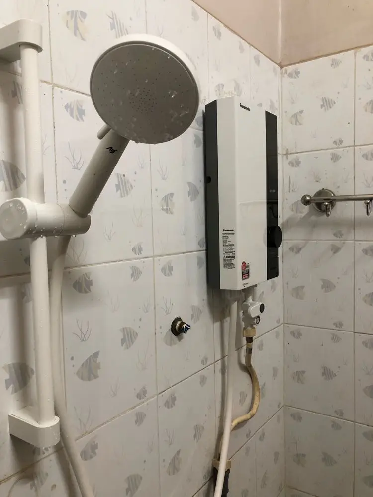 Khách hàng review Máy nước nóng trực tiếp Panasonic 4500W DH-4UP1VW 10
