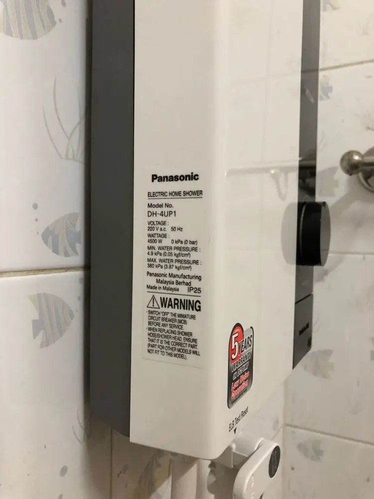 Khách hàng review Máy nước nóng trực tiếp Panasonic 4500W DH-4UP1VW 9