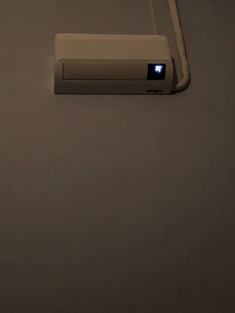 Khách hàng review Máy lạnh Samsung Wind-Free Inverter 1 HP AR10CYFAAWKNSV 5