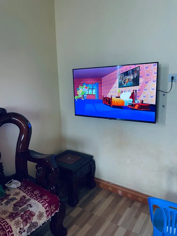 Khách hàng review Smart Tivi Samsung 4K 43 inch UA43AU7002 10
