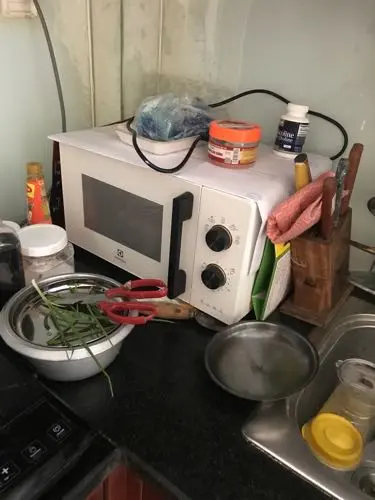 Khách hàng review Lò vi sóng Electrolux EMM20K22W 20 lít 2