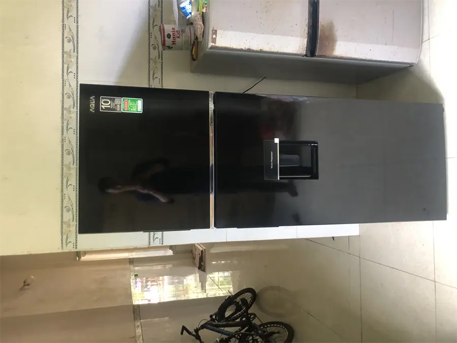Khách hàng review Tủ lạnh Aqua Inverter 279 lít AQR-T300FA(WFB) 3
