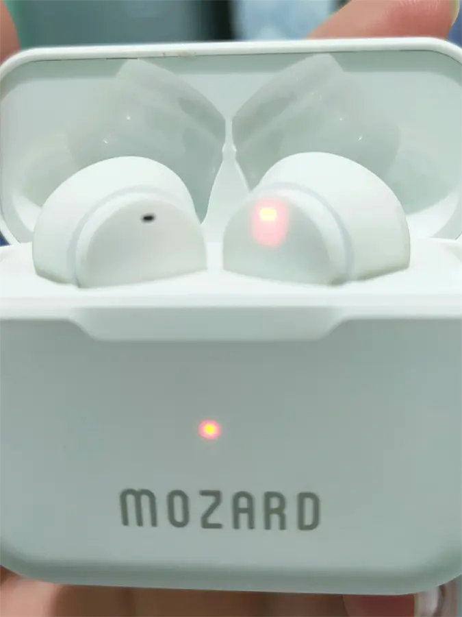 Khách hàng review Tai nghe Bluetooth True Wireless Mozard Air 6 1