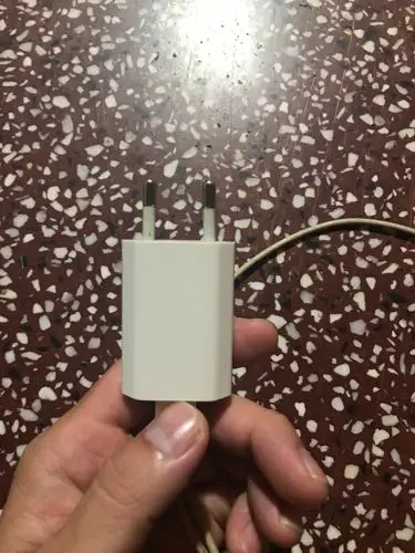 Khách hàng review Adapter Sạc 5W cho iPhone/iPad/iPod Apple MGN13 1