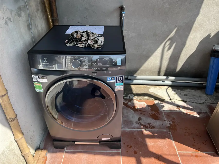 Khách hàng review Máy giặt Electrolux UltimateCare 900 Inverter 11 kg EWF1141R9SB 2
