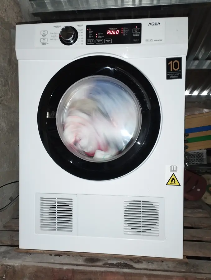 Khách hàng review Máy sấy thông hơi Aqua 7 kg AQH-V700FW 3