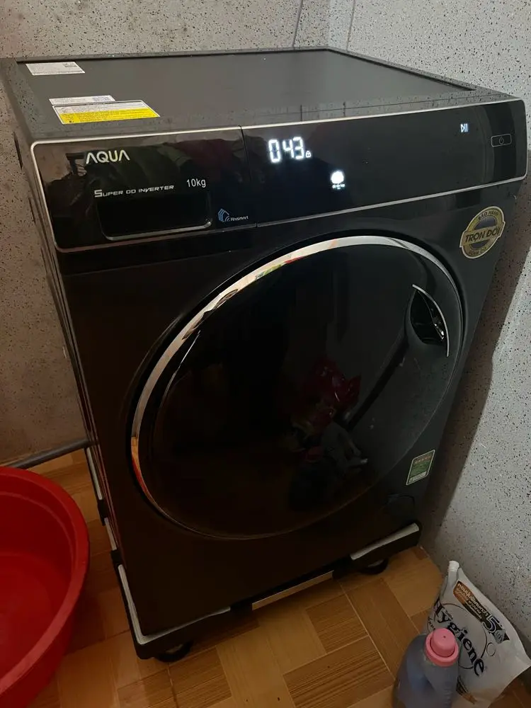 Khách hàng review Máy giặt Aqua Inverter 10 kg AQD-DW1000J.BK 3