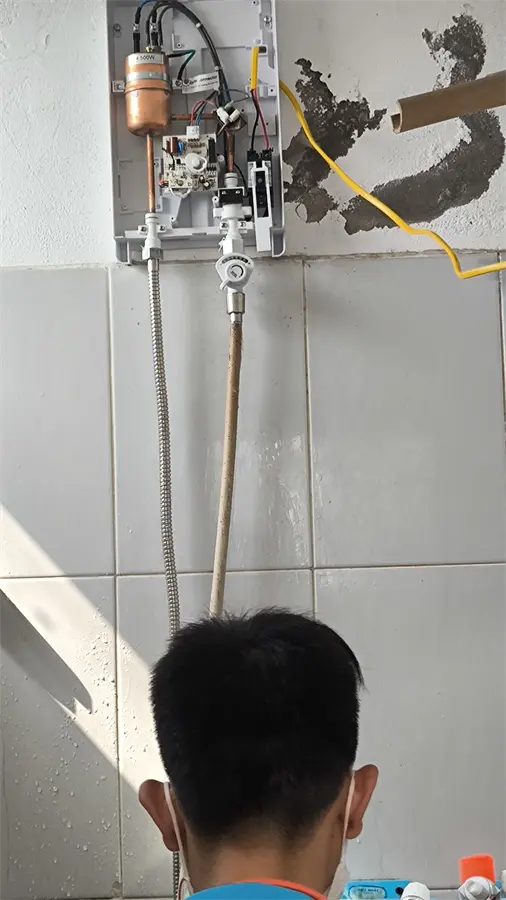 Khách hàng review Máy nước nóng trực tiếp Casper 4500W EN-45TH11 9