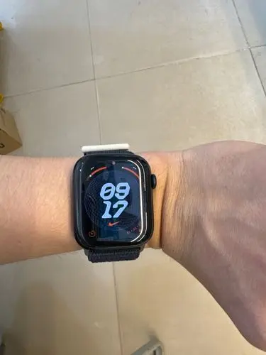 Khách hàng review Đồng hồ thông minh Apple Watch Series 9 GPS 45mm viền nhôm dây vải 1