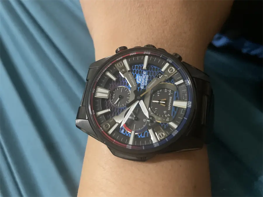 Khách hàng review Đồng hồ EDIFICE 47 mm Nam EQB-1200HG-1ADR 2