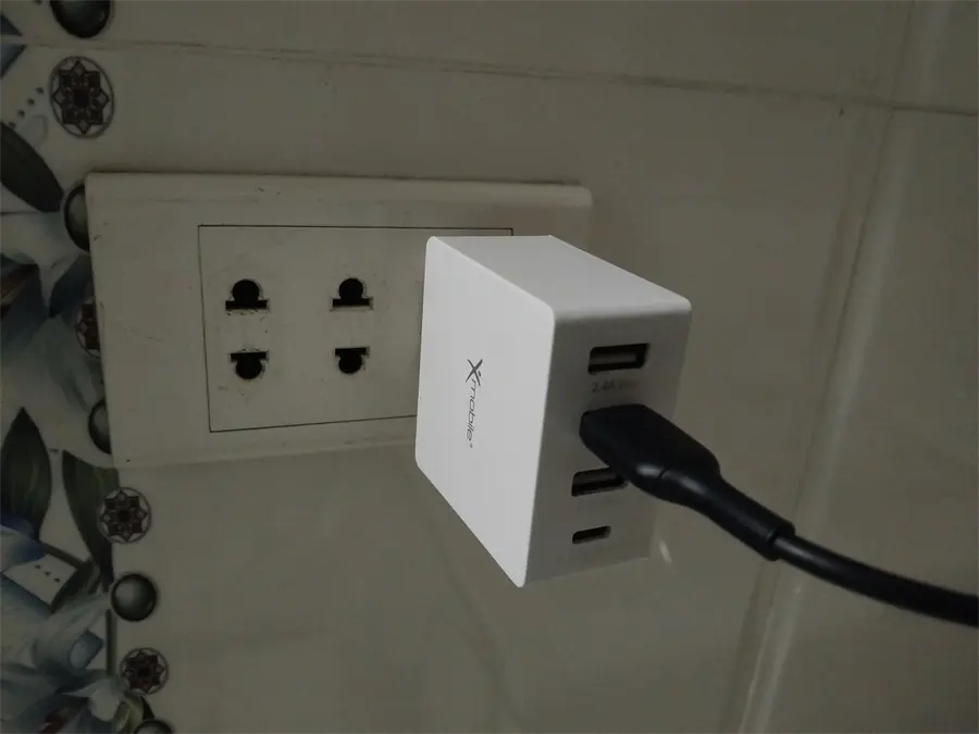 Khách hàng review Adapter sạc 4 cổng USB Type C 15W Xmobile DS931-WB 2