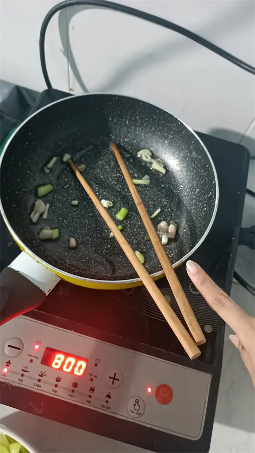 Khách hàng review Chảo nhôm chống dính vân đá đáy từ 20 cm Sunhouse SH1120MG 6