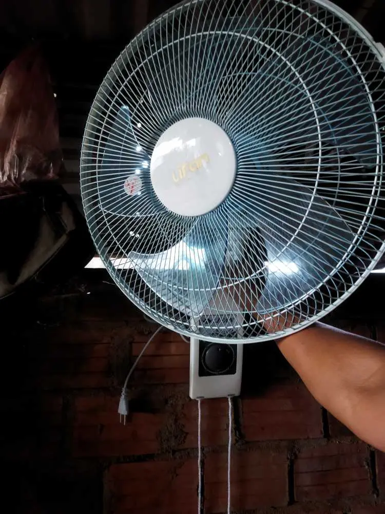 Khách hàng review Quạt sạc điện Sunhouse SH722 1