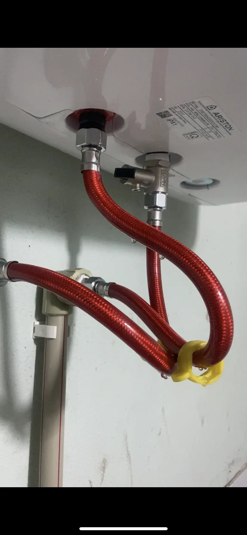 Khách hàng review Máy nước nóng gián tiếp Ariston 20 lít 2500W VITALY 20 SLIM 2.5 FE 11