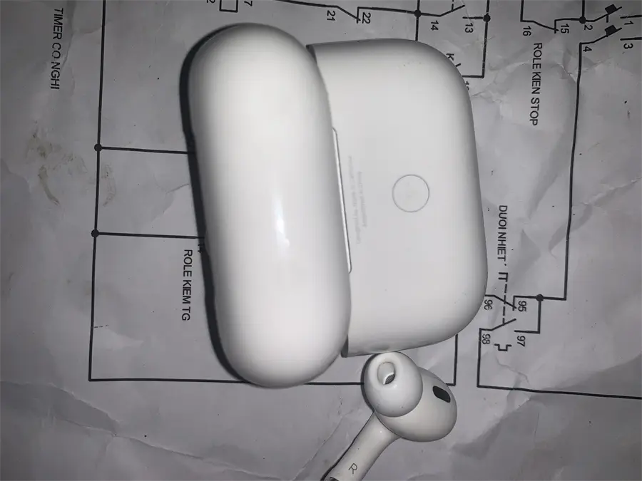 Khách hàng review Tai nghe Bluetooth AirPods Pro (2nd Gen) MagSafe Charge (Lightning) Apple MQD83 6