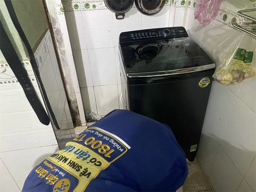 Khách hàng review Máy giặt Aqua Inverter 10.5 kg AQW-DR105JT BK 2