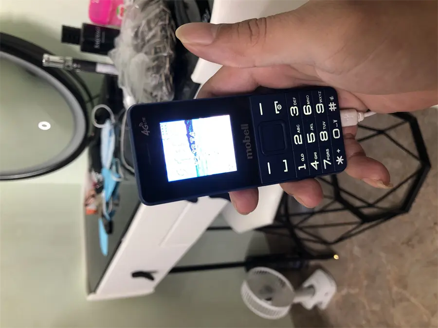 Khách hàng review Điện thoại Mobell M239 4G 3