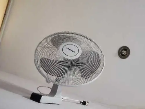 Khách hàng review Quạt treo tường Toshiba 3 cánh F-WSA20(H)VN 55W 11