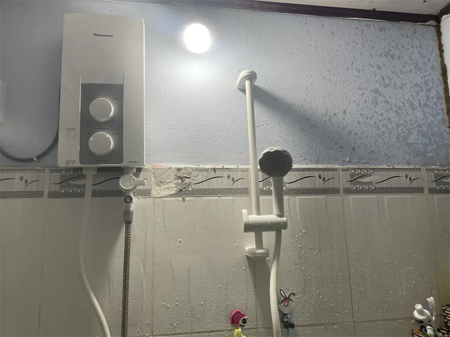 Khách hàng review Máy nước nóng trực tiếp Panasonic 4500W DH-4RL1VW 2