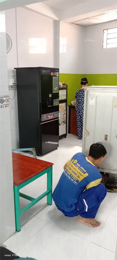 Khách hàng review Tủ lạnh Panasonic Inverter 300 lít NR-BV331WGKV 2