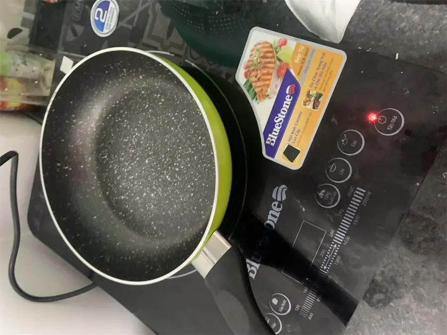 Khách hàng review Chảo nhôm chống dính vân đá đáy từ 20 cm Sunhouse SH1120MG 5
