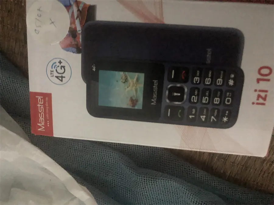 Khách hàng review Điện thoại Masstel IZI 10 10