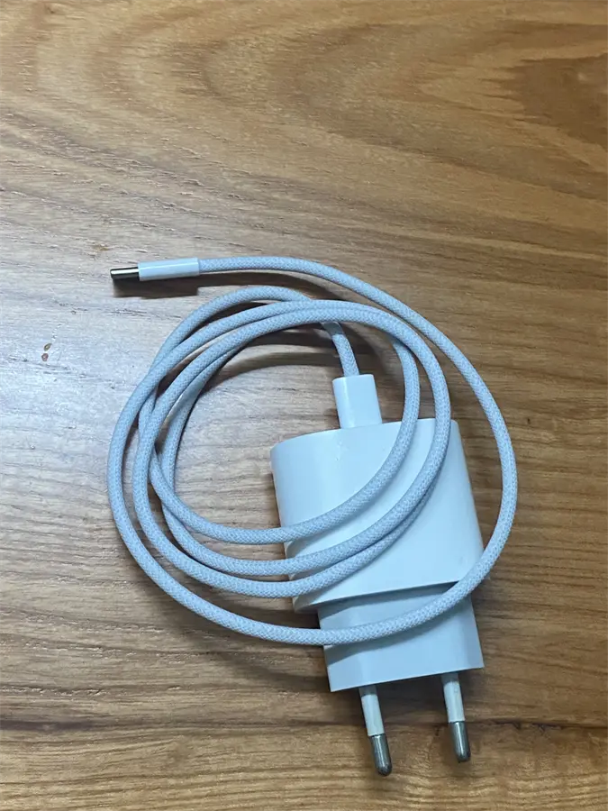 Khách hàng review Cáp sạc nhanh và truyền dữ liệu Type-C - Type-C 60W 1m Apple MQKJ3 2