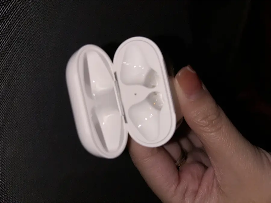 Khách hàng review Tai nghe Bluetooth AirPods 2 Lightning Charge Apple MV7N2 4