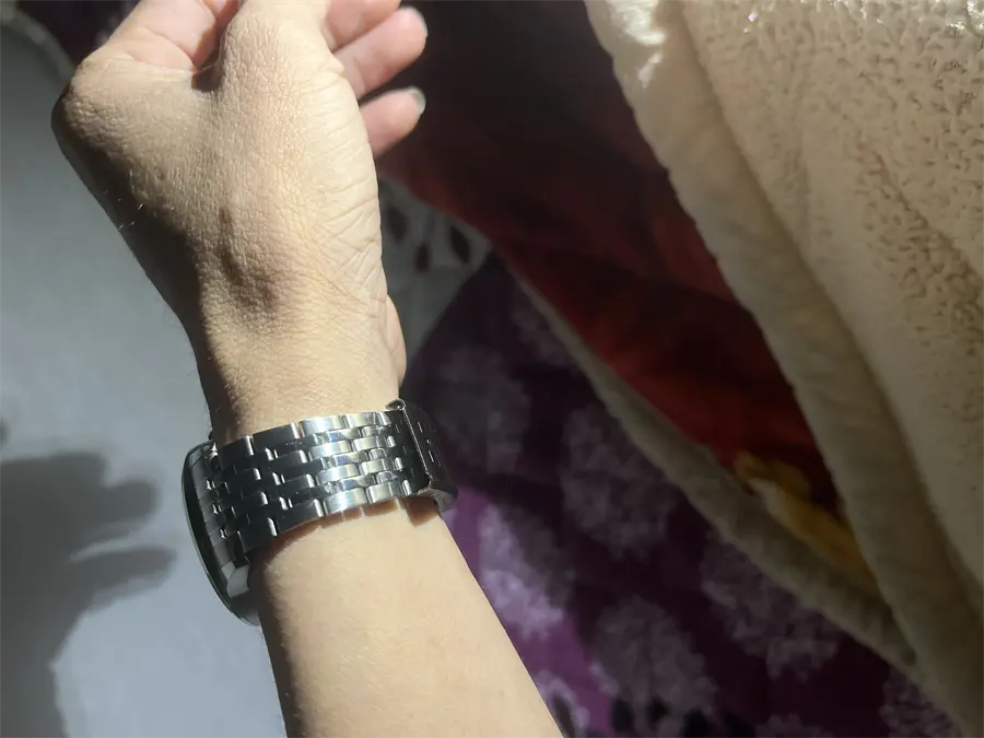 Khách hàng review Đồng hồ Q 2