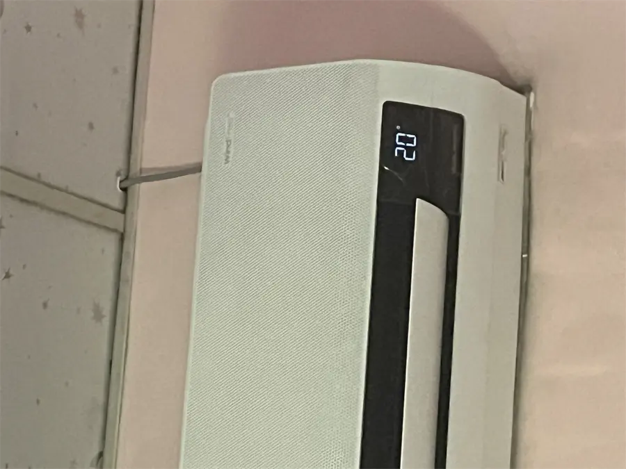 Khách hàng review Máy lạnh Samsung Wind-Free Inverter 1 HP AR10TYGCDWKNSV 1