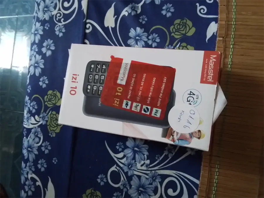 Khách hàng review Điện thoại Masstel IZI 10 8