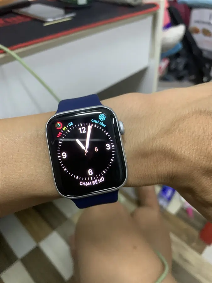 Khách hàng review Apple Watch SE 2 GPS 44mm viền nhôm dây thể thao 5