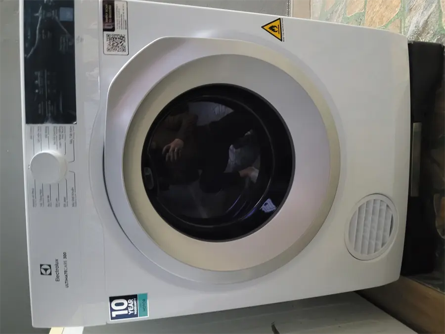 Khách hàng review Máy sấy thông hơi Electrolux UltimateCare 8.5 kg EDS854J3WB 3
