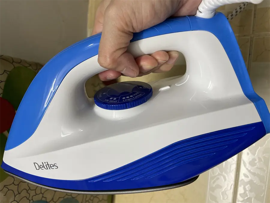Khách hàng review Bàn ủi khô Delites HJ-8057B 1300W 2