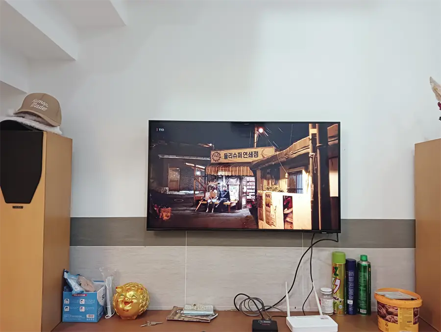 Khách hàng review Smart Tivi Samsung 4K Crystal UHD 43 inch UA43BU8000 5
