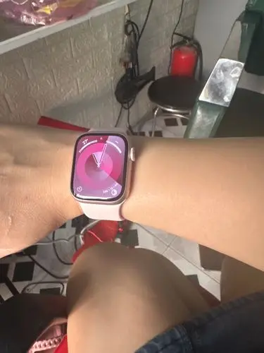 Khách hàng review Đồng hồ thông minh Apple Watch Series 9 GPS 41mm viền nhôm dây thể thao 4