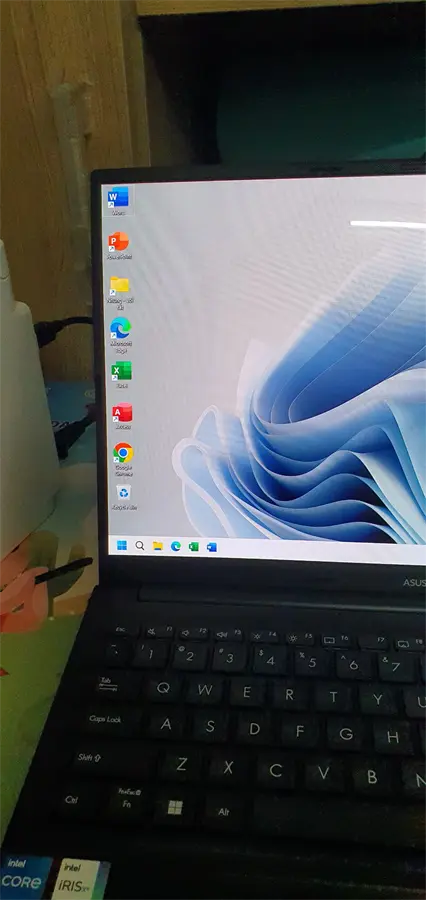 hách hàng review Laptop Asus Vivobook 15 OLED A1505VA - L1341W (i5 13500H, 16GB, 512GB, Full HD OLED, Win11) 6