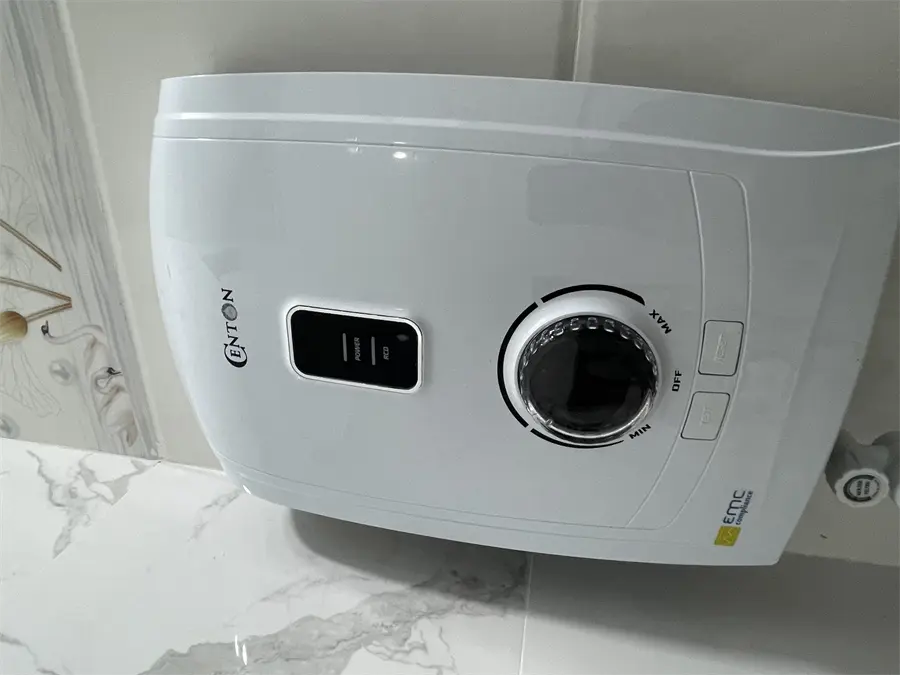 Khách hàng review Máy nước nóng trực tiếp Centon 5500W GD600ESP RS FL 1