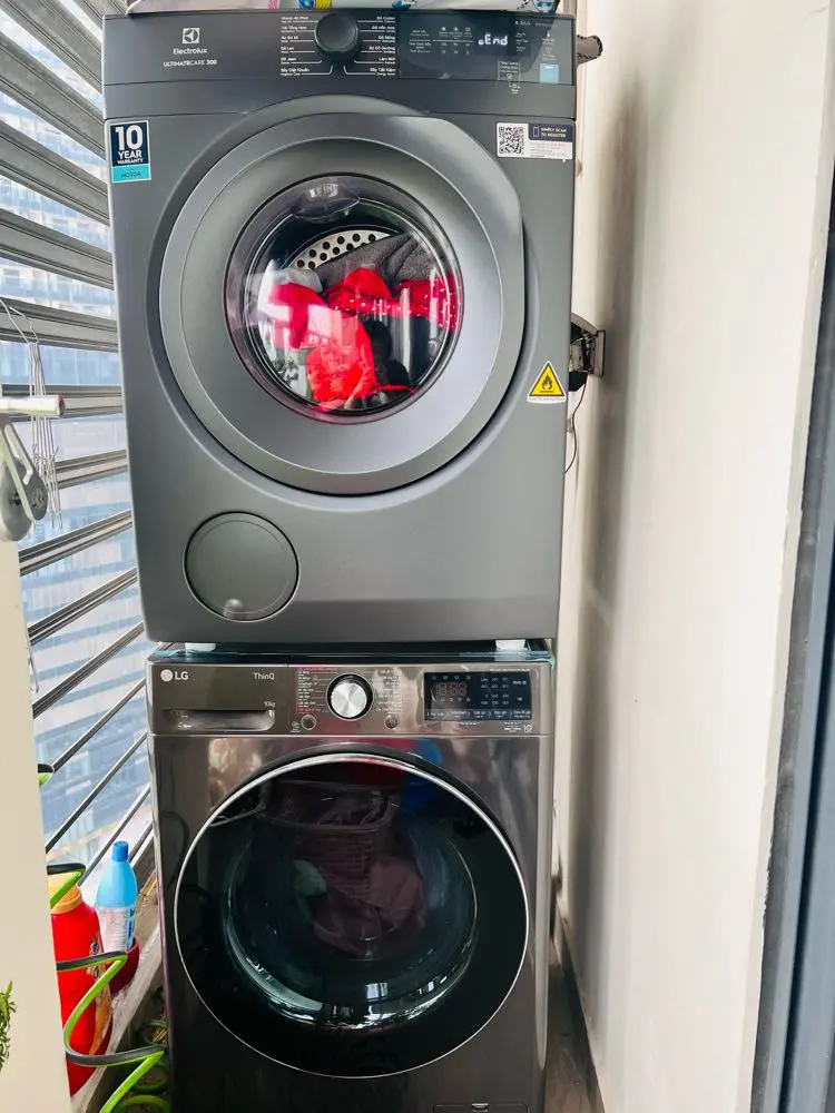 Khách hàng review Máy sấy thông hơi Electrolux UltimateCare 8.5 kg EDV854N3SB 1