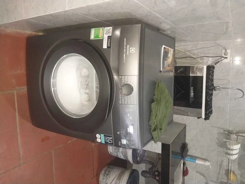 Khách hàng review Máy giặt Electrolux UltimateCare 300 Inverter 10 kg EWF1024M3SB 4