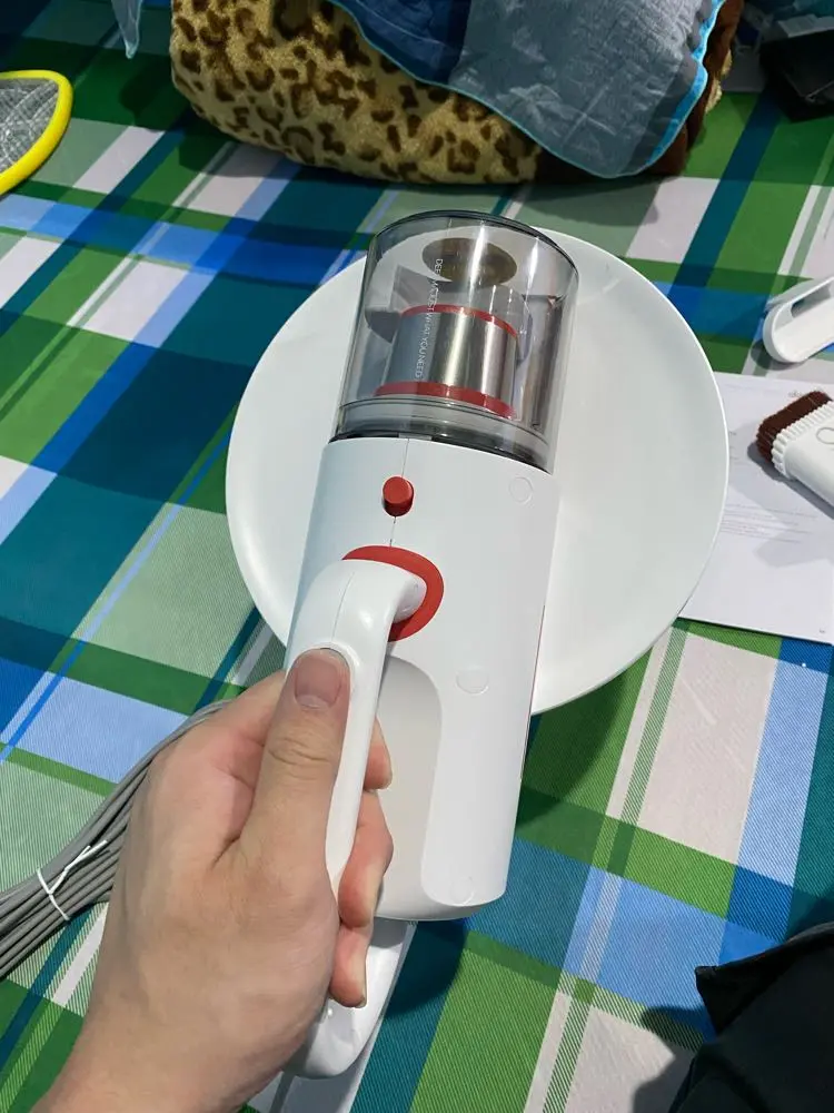 Khách hàng review Máy hút bụi đệm giường Deerma CM1300 2