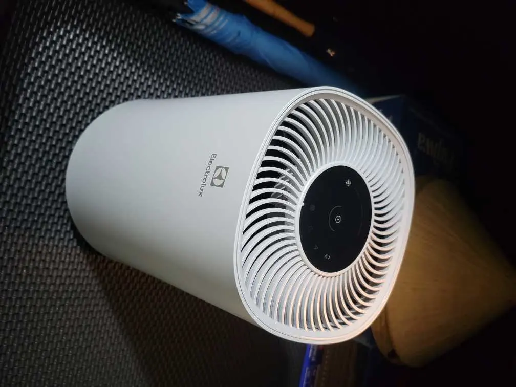 Khách hàng review Máy lọc không khí Electrolux FA31-202GY 20W 1