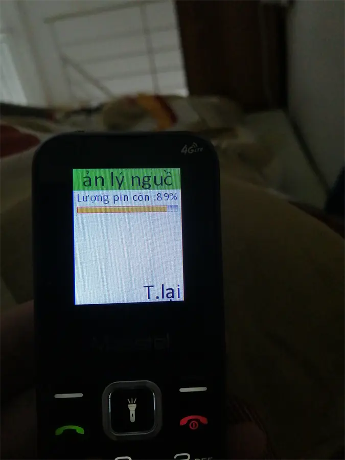 Khách hàng review Điện thoại Masstel IZI 10 6