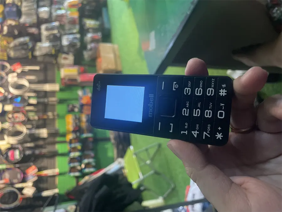 Khách hàng review Điện thoại Mobell M239 4G 2