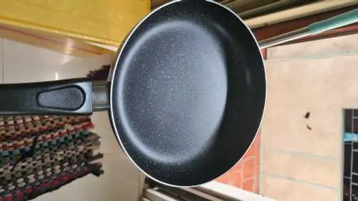 Khách hàng review Chảo nhôm chống dính vân đá 24 cm Delites CE003-24 1