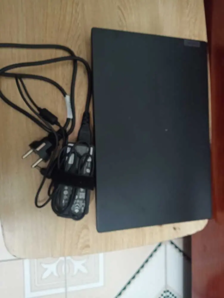 Khách hàng review Laptop Lenovo V14 G3 ABA R5 5625U/8GB/512GB/Win11 (82TU006SVN) 2