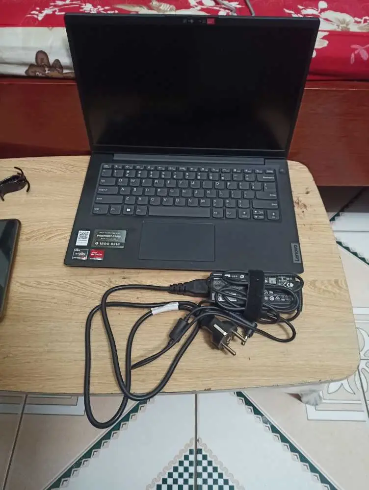 Khách hàng review Laptop Lenovo V14 G3 ABA R5 5625U/8GB/512GB/Win11 (82TU006SVN) 3