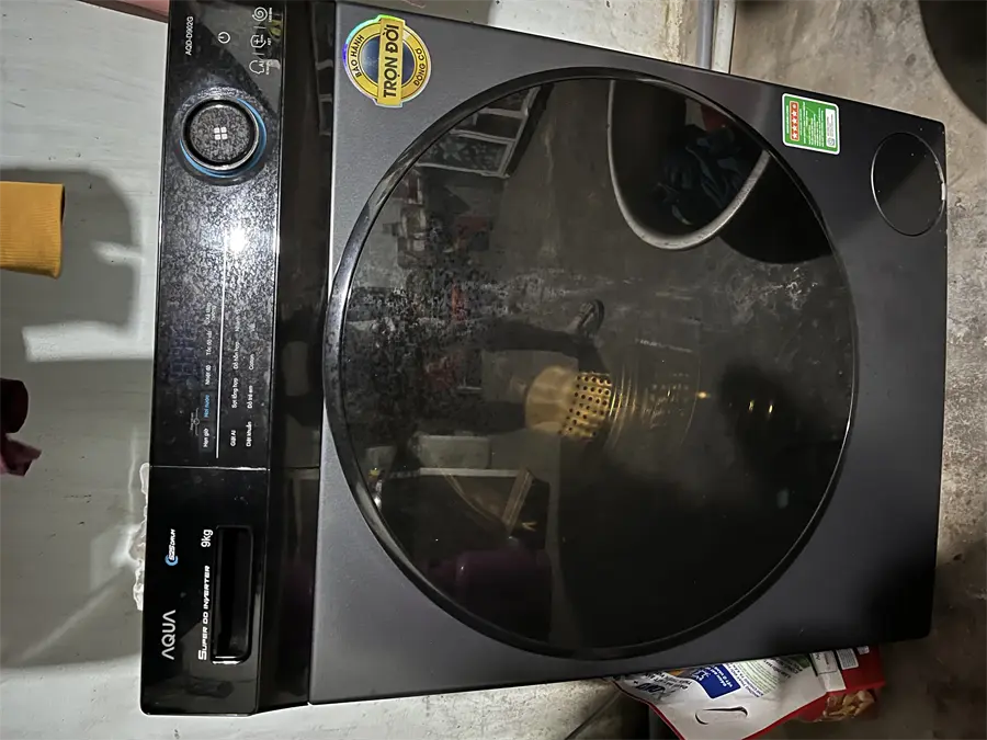 Khách hàng review Máy giặt Aqua Inverter 9 kg AQD- D902G BK 7