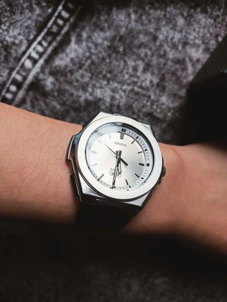 Khách hàng review Đồng hồ Casio Timeless 42.1 mm Nữ LWA-300H-7E2VDF 2